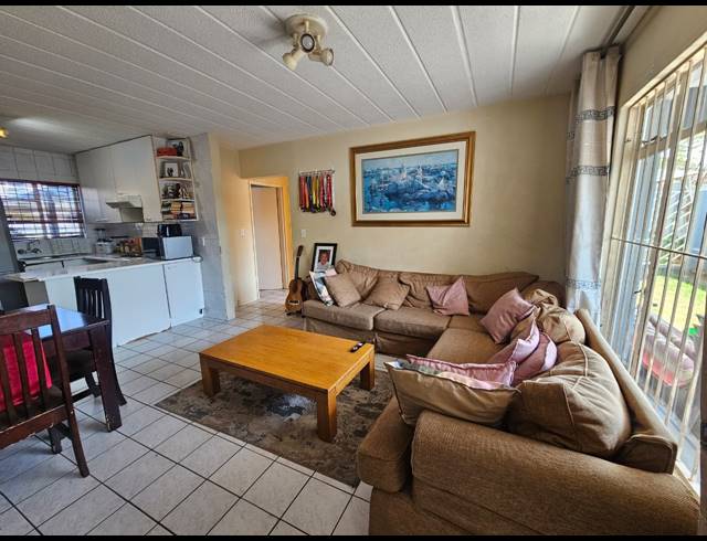 3 BEDROOM SECTIONAL TITLE FOR SALE IN LINMEYER